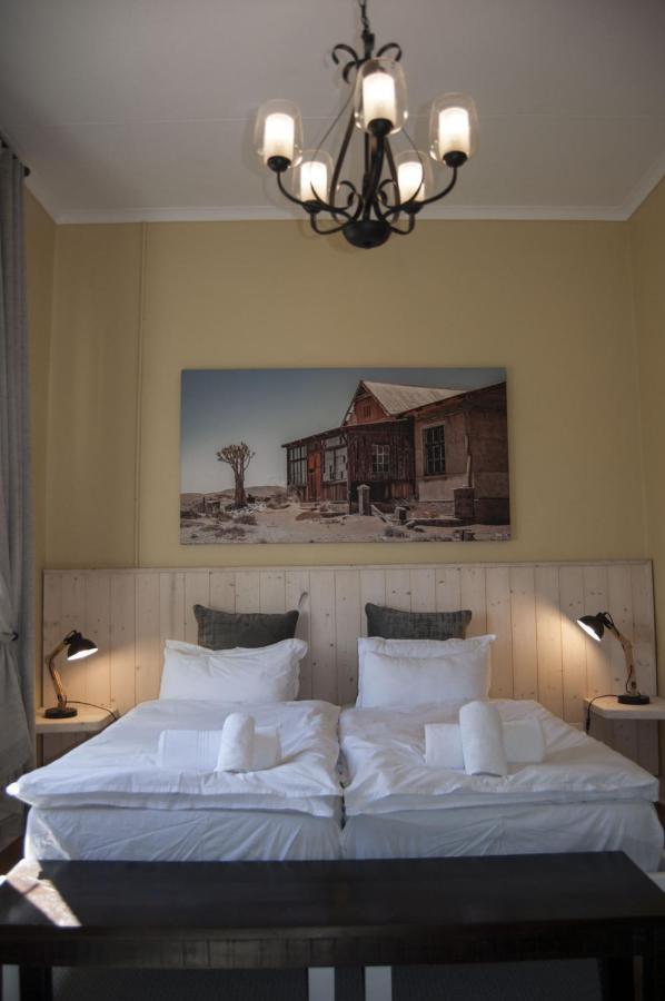 Alte Villa Boutique Hotel Lüderitz Extérieur photo