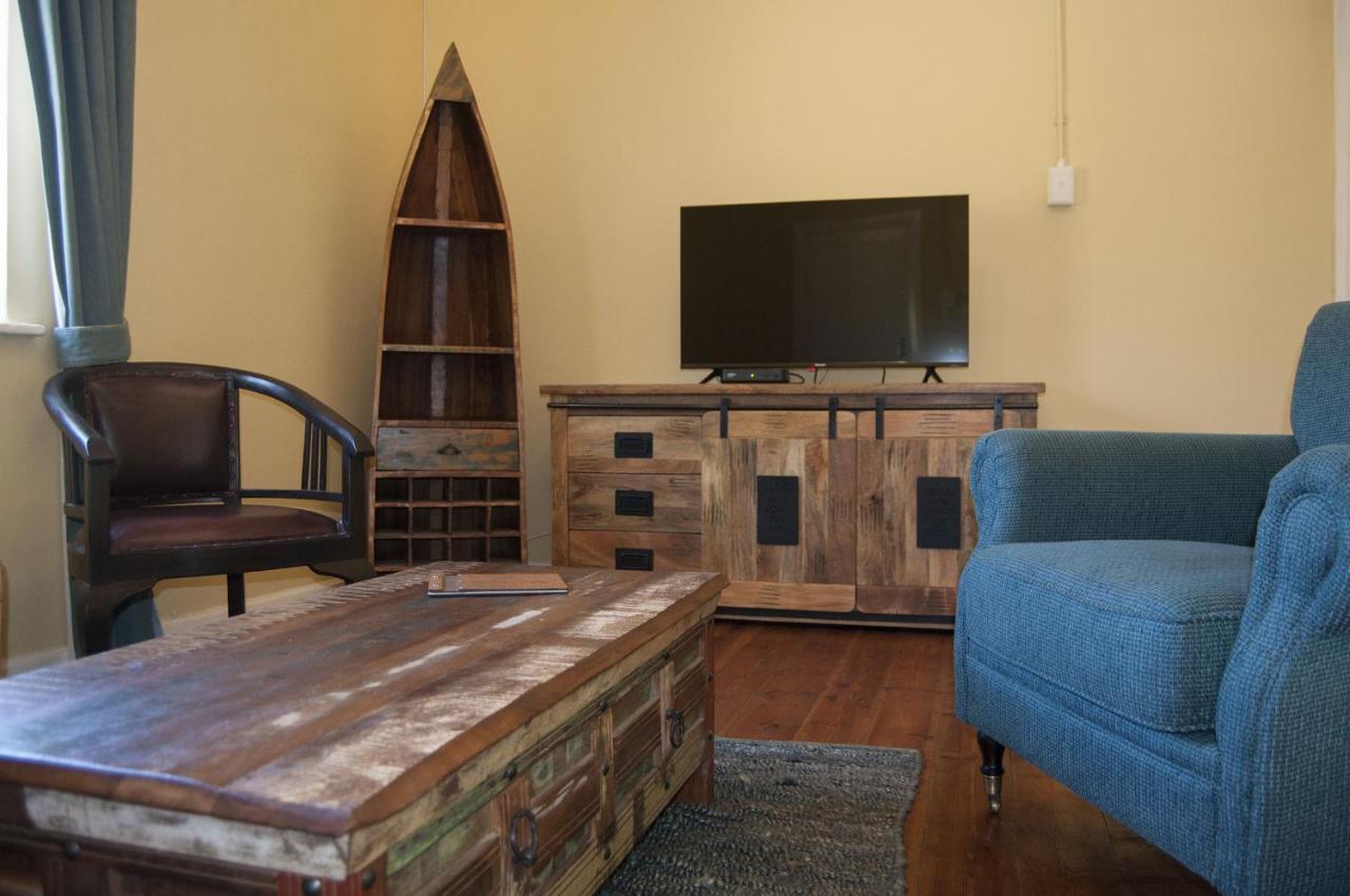 Alte Villa Boutique Hotel Lüderitz Extérieur photo
