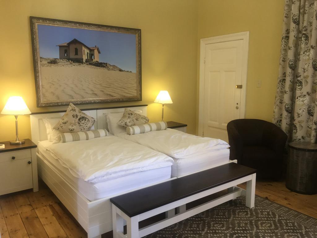 Alte Villa Boutique Hotel Lüderitz Extérieur photo
