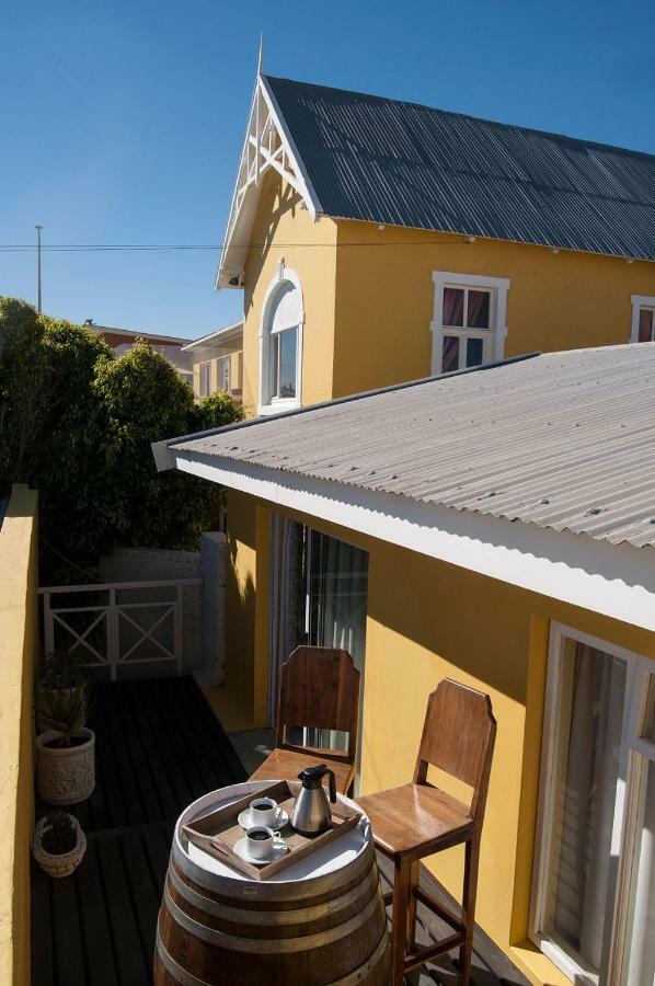 Alte Villa Boutique Hotel Lüderitz Extérieur photo
